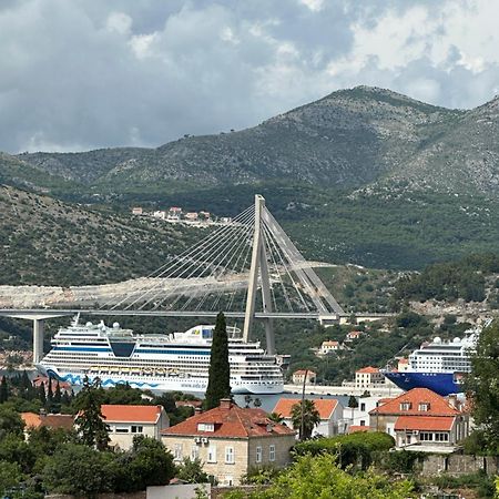 Cruise Ship Bridge View Apartment Luka ดูบรอฟนิก ภายนอก รูปภาพ